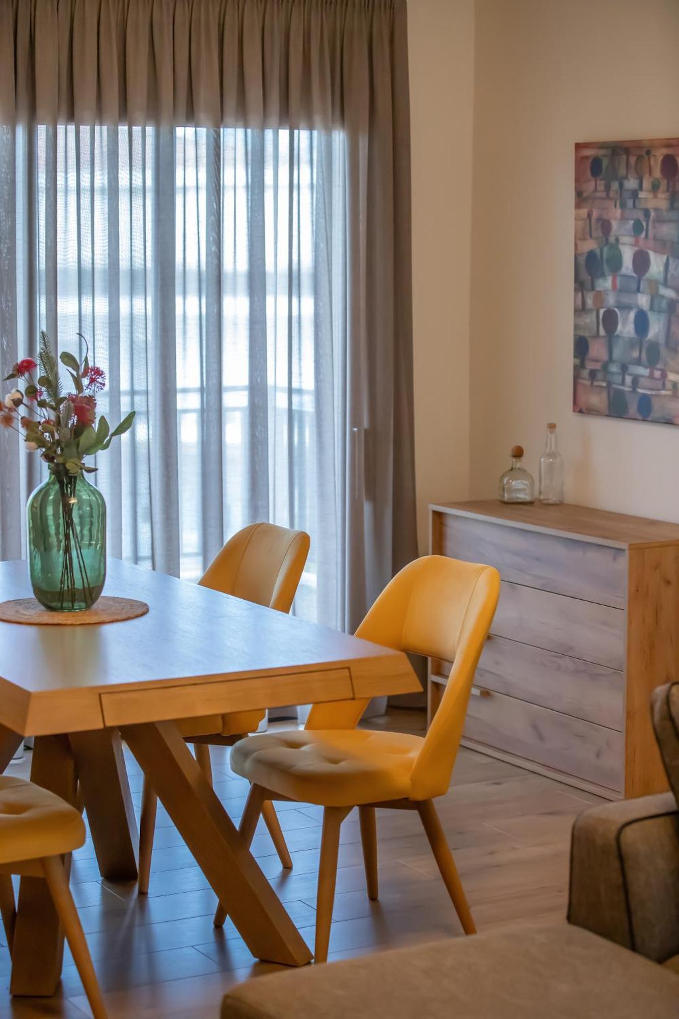 Element Suites - Yellow - Apt 2Bd - カランバカ エクステリア 写真