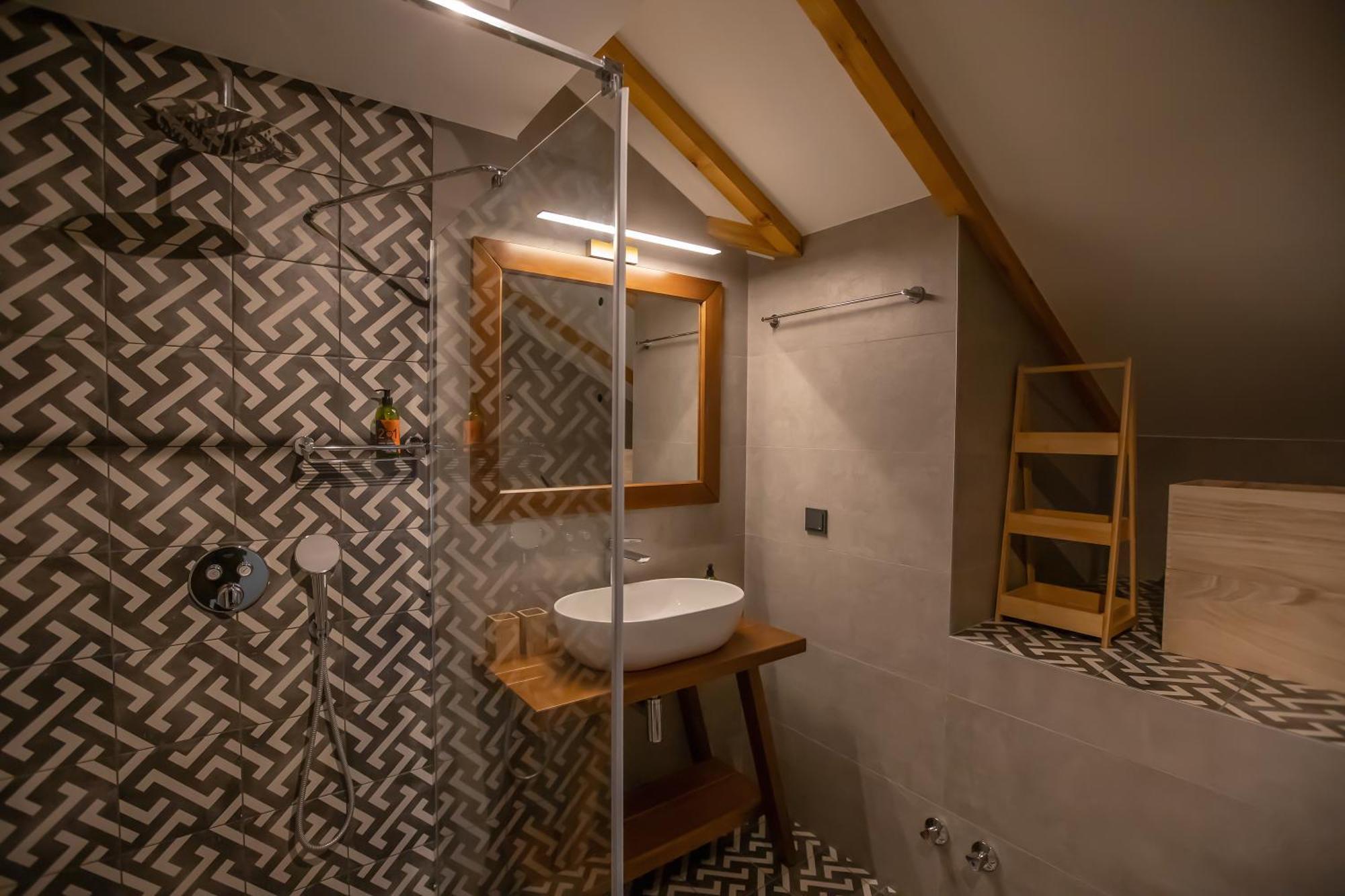Element Suites - Yellow - Apt 2Bd - カランバカ エクステリア 写真